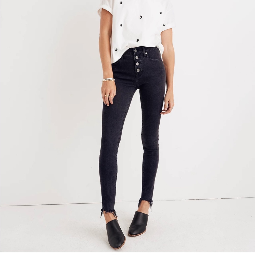 9" Mid-Rise Skinny Jeans Button-front